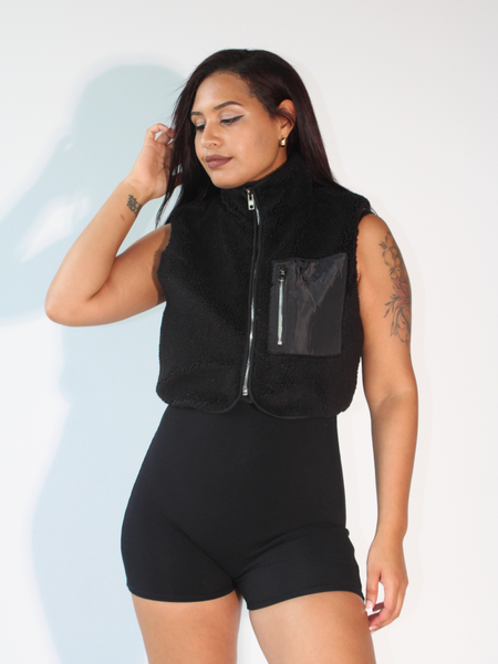 トップス YOKE VELVET FRONT ZIP VEST Edge Control Boucle High Neck Vest - Black – ZADE