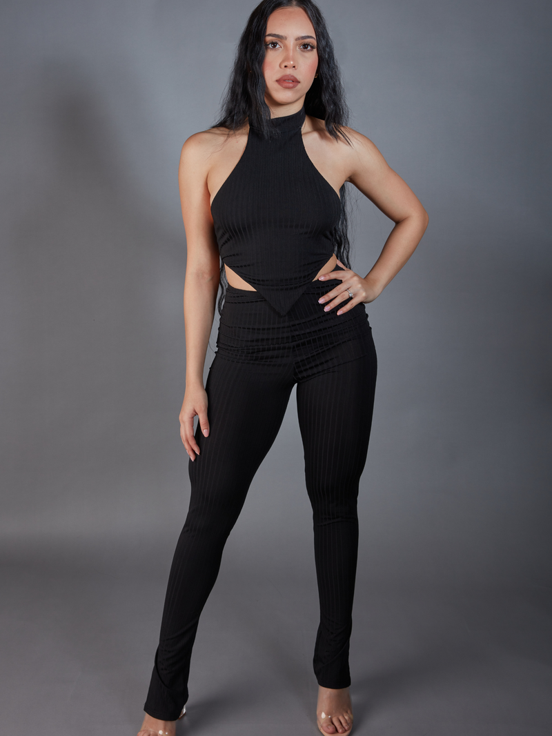 Sexy beautiful latina women wearing a black rib knit halter crop top with a high waist black rub kit flare pants, perfect for the night out or to do an Instagram's photoshoot pose ideas, zade fashion, Long black hair, different style for long black hair, how to do beach hair waves hairstyles, hairstyles for thin hair